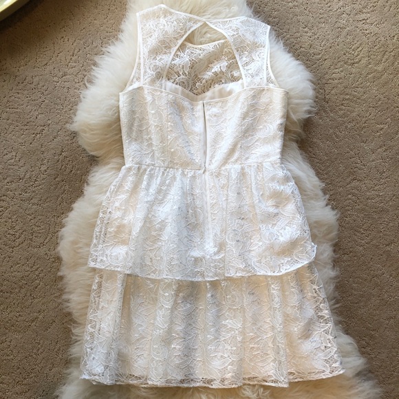 BCBG MAX & CLEO White Lace Dress, sz. 8 - Picture 4 of 7